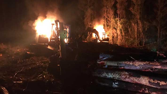 Nuevo ataque incendiario en sur de Chile deja 5 máquinas forestales quemadas