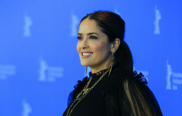 La actriz Salma Hayek mantiene conversaciones con el equipo ejecutivo de la reconocida serie británica