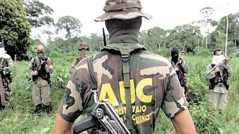 Colombia investigará crímenes de fuerza pública cometidos con paramilitares