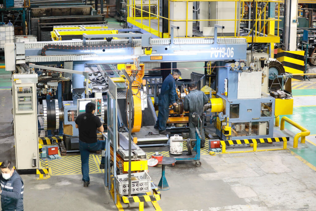 Industriales cuencanos rechazaron la medida del Gobierno de eliminar la tarifa reducida al sector industrial a puertas de la transición.