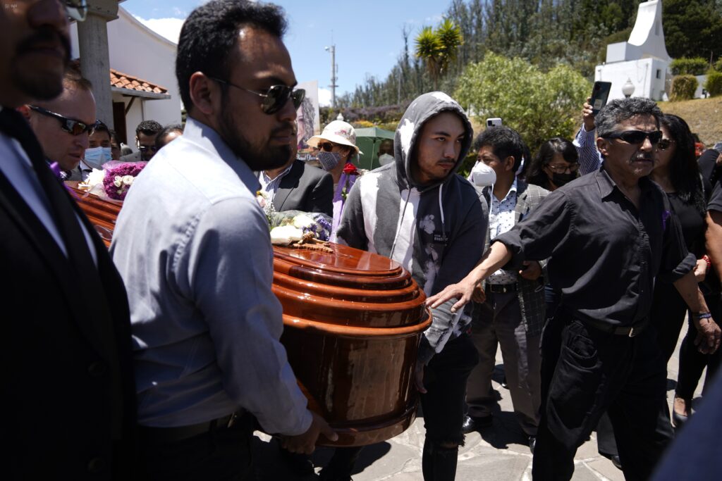 Sepelio María Belén Bernal