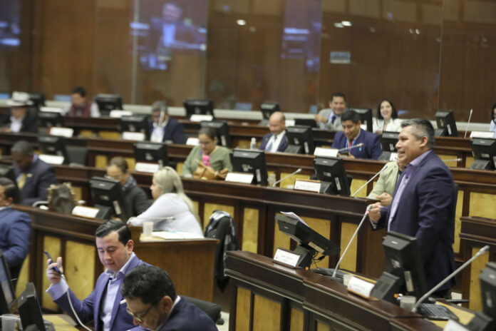 4-12A-2-coles-asamblea