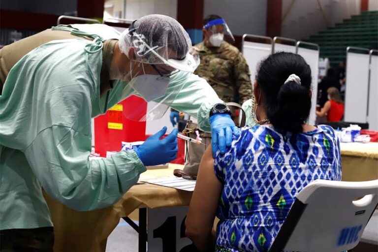 El director general de la OMS: «El fin de la pandemia ya está a la vista»