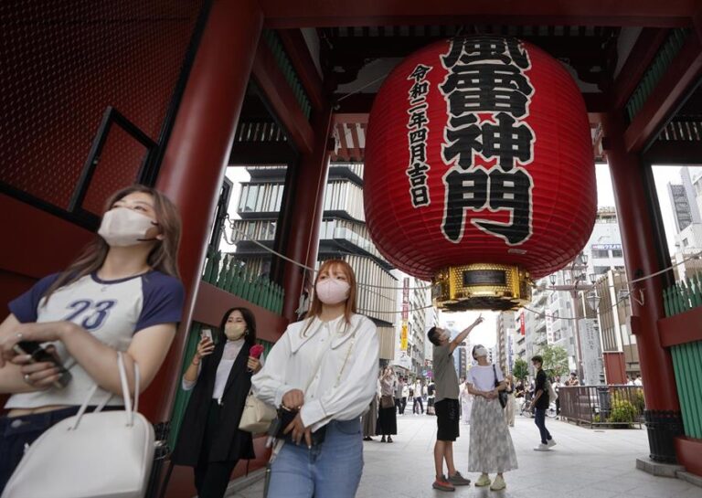 Japón permite desde hoy 50.000 entradas diarias y turismo extranjero sin guía