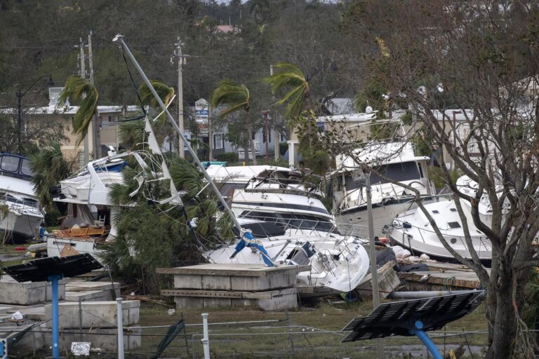 Huracán Ian deja graves daños y dos posibles víctimas mortales tras su paso por Florida