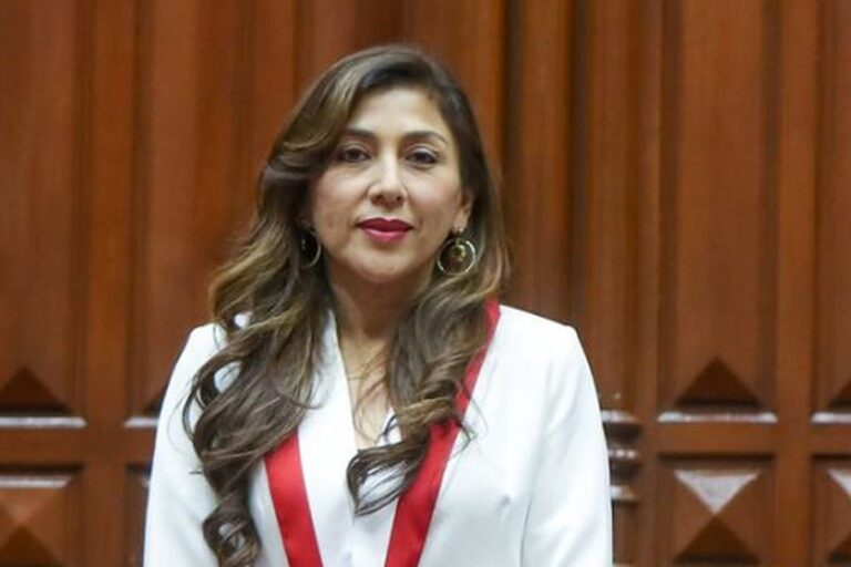 Gobierno de Perú pide a la Fiscalía investigar a la presidenta del Congreso