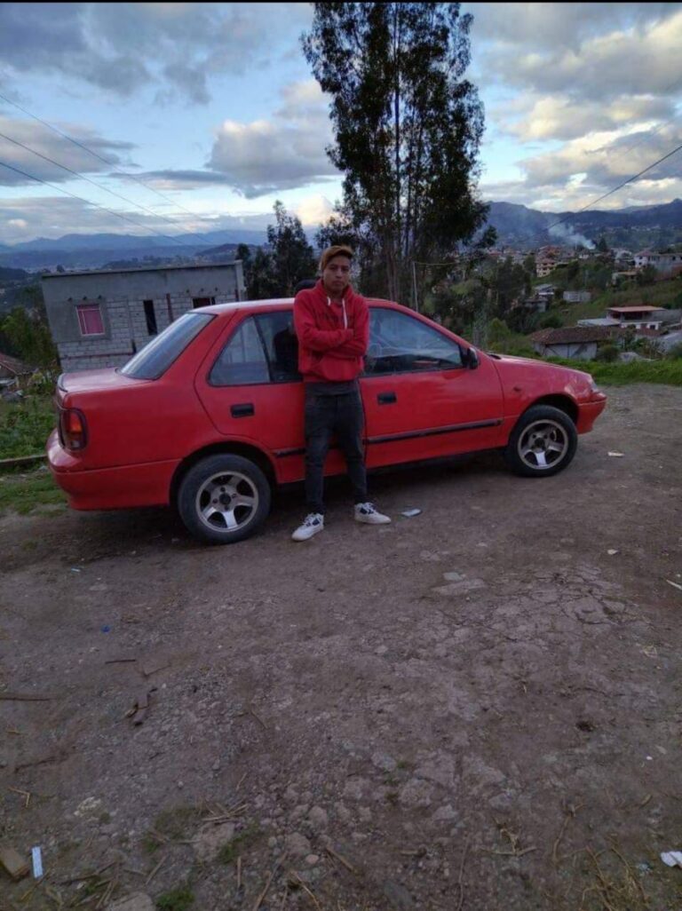 Delincuentes desaparecen carro en El Valle