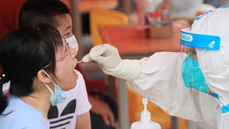 China suma 188 nuevos casos de covid, 129 por contagio local