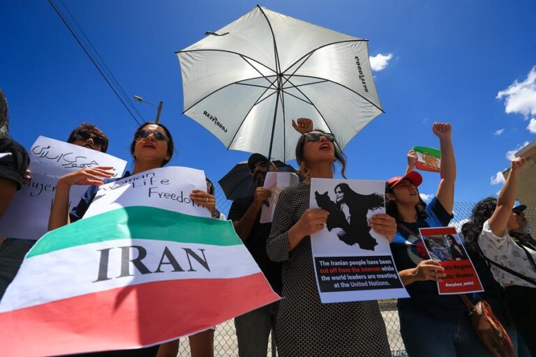 Iraníes en Ecuador vuelven a protestar contra la represión en Irán