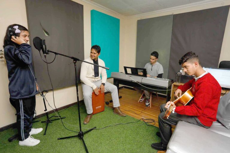 La música une a venezolanos y ecuatorianos en Cuenca