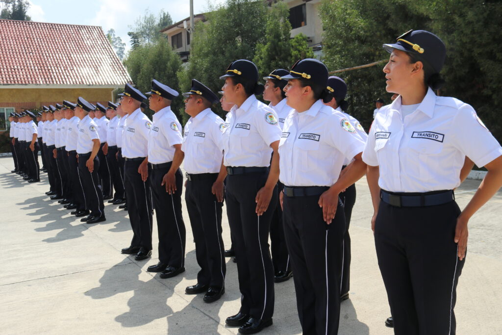 Agentes de tránsito en Azogues