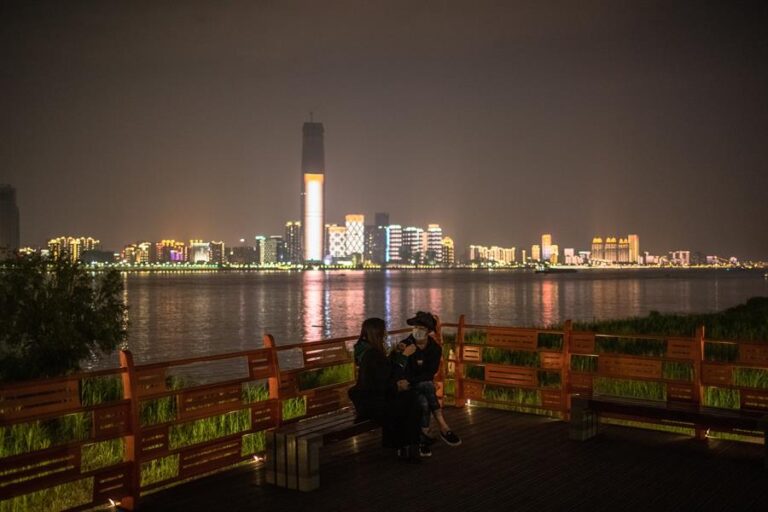 La ciudad china de Wuhan vuelve a confinar a uno de sus distritos por un rebrote de covid