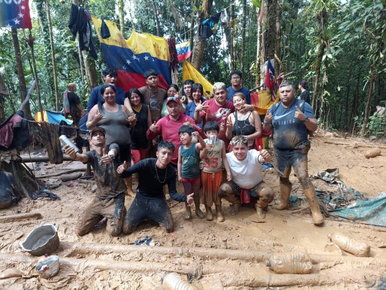 Tres migrantes ecuatorianos cuentan cómo es la travesía por la peligrosa selva de Darién