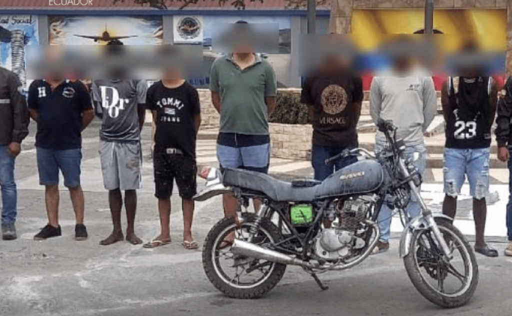 detenidos ataque unidad de policia thumbnail