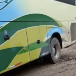 Vehículos patinan en la Cuenca Girón Pasaje