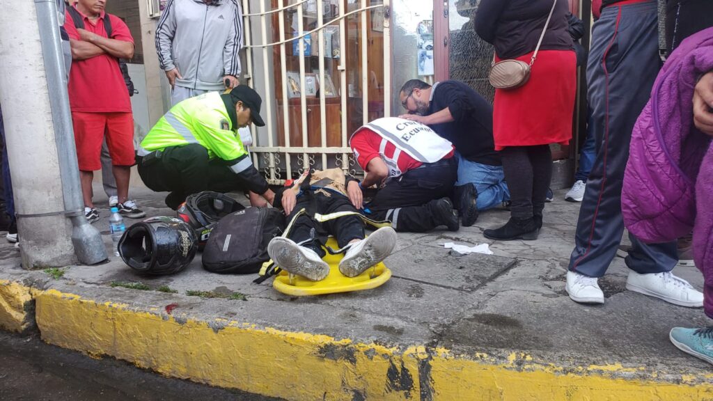 Accidente motociclistas taxi