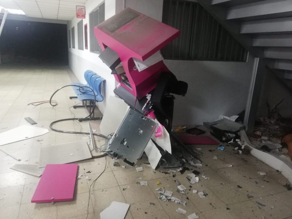 explosión cajero automático Universidad Católica