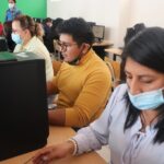 Docentesrinden pruebas en 27 laboratorios