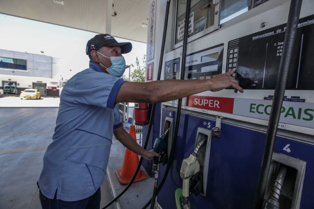 Petroecuador EP informa que desde las 00h00 de este 12 de diciembre regirá el nuevo precio referencial sugerido para la gasolina súper.