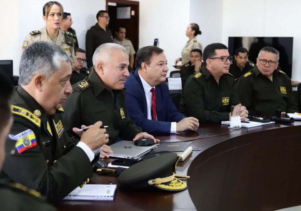 Generales Goyes y Ponce con Ministro del Interior