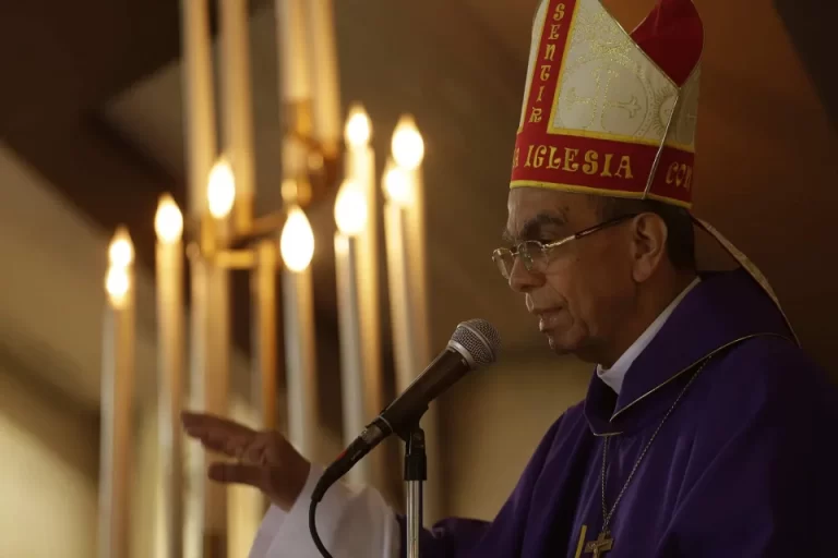 El cardenal salvadoreño Rosa Chávez renuncia a cargo de obispo auxiliar en El Salvador