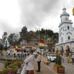 Turistas en mirador de Turi