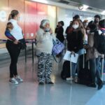 Venezolanos retornan a su país desde Ecuador