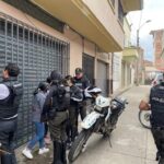 Intensifican operativos en Azuay para evitar la venta de alcohol adulterado.