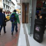 Sancionarán a quienes hagan bulla con parlantes en Cuenca.