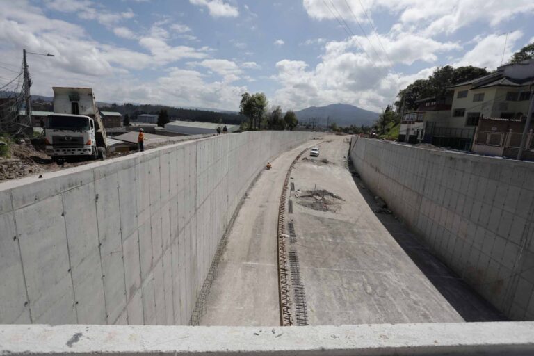 Distribuidor de tráfico de la avenida De Las Américas con un avance del 79%