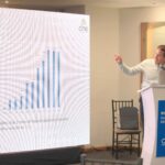 Alberto Acosta Burneo presentó los resultados del estudio Importancia Actual y Futura de la Industria Minera en Ecuador.