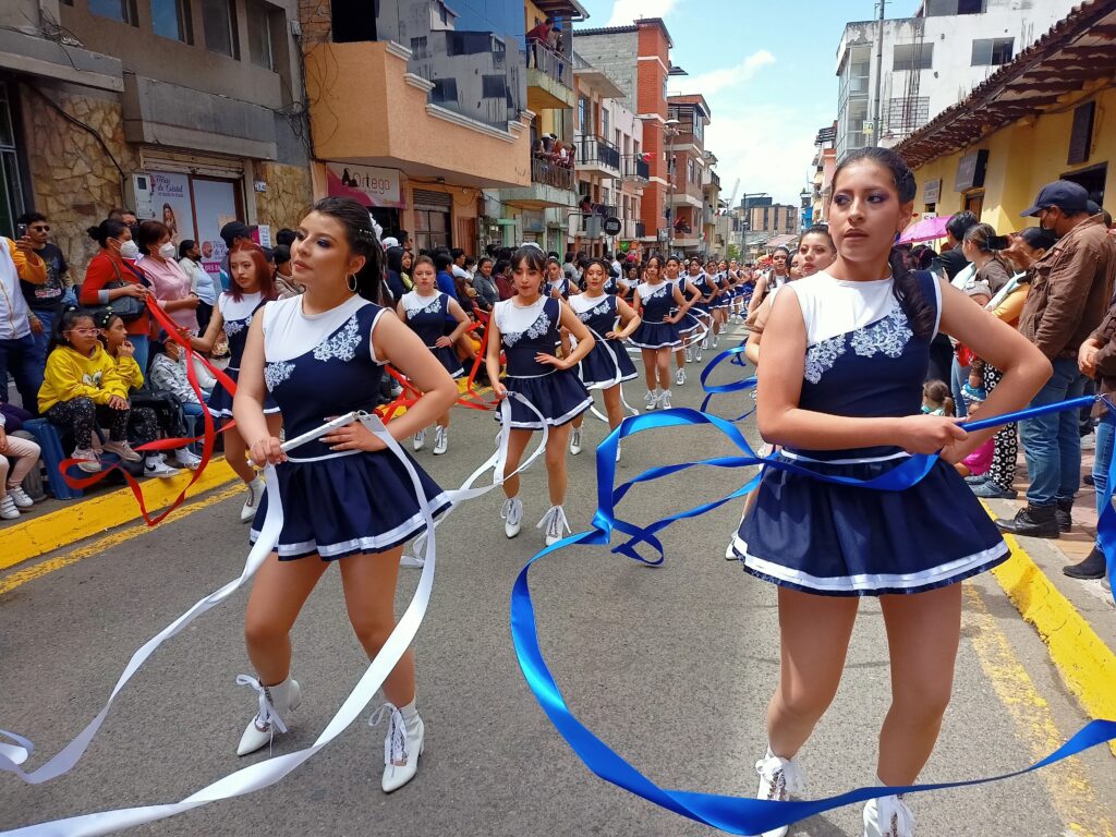 Desfile estudiantil Azogues