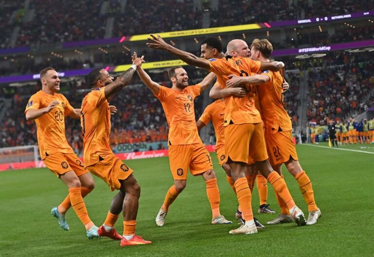Países Bajos gana a Senegal con dos goles en los últimos minutos