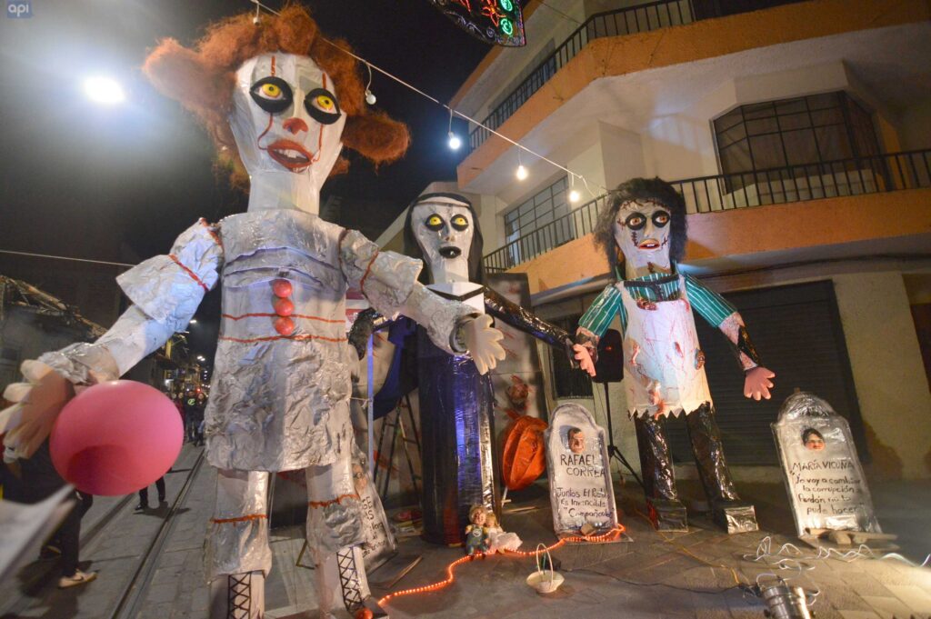 Años viejos y mascaradas