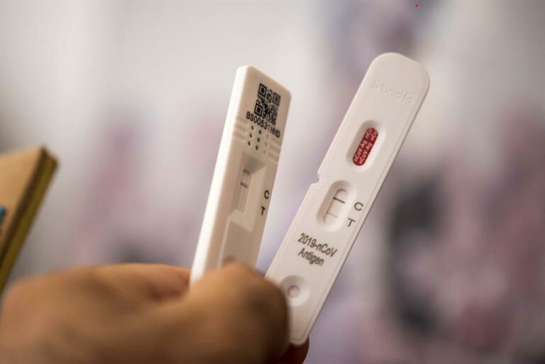 Japón autoriza su primer fármaco doméstico anticovid