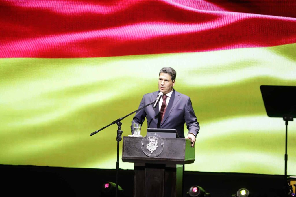 Pedro Palacios, alcalde de Cuenca, criticó al Gobierno Nacional la falta de obras en vialidad e inseguridad.