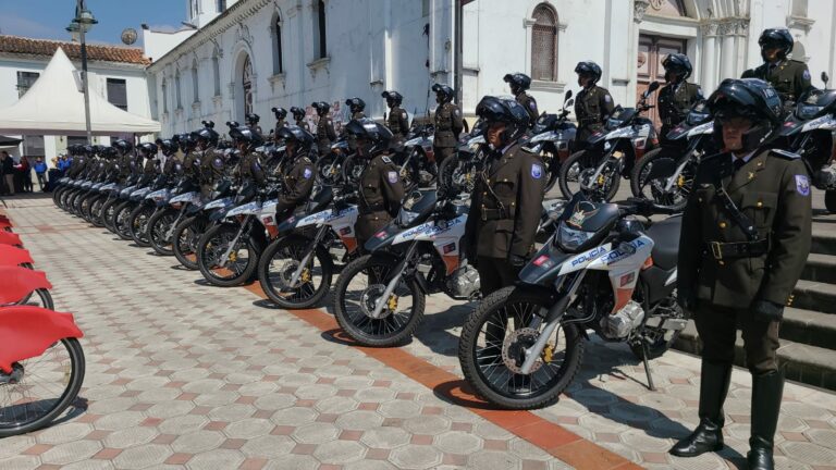 Municipio entrega 30 motocicletas para la Policía Nacional en Cuenca