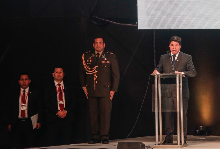 El presidente de Perú afirma que acusación del Congreso «no lo amilana»