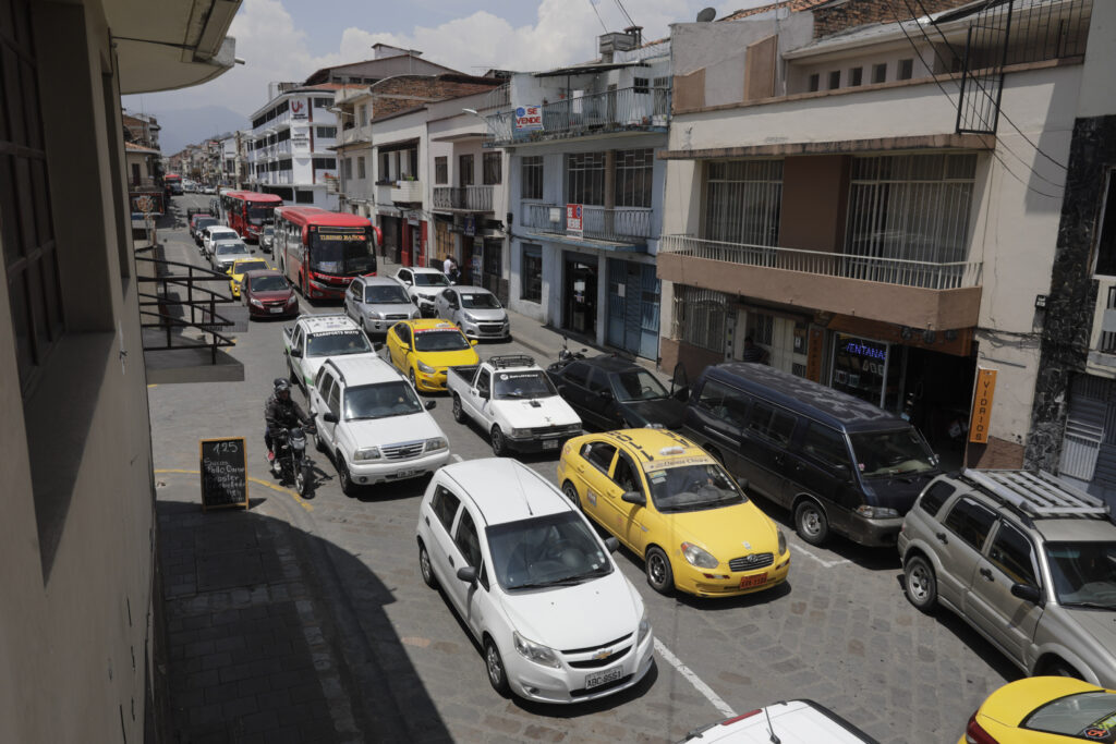 Tres razones que explican el caos vehicular en Cuenca