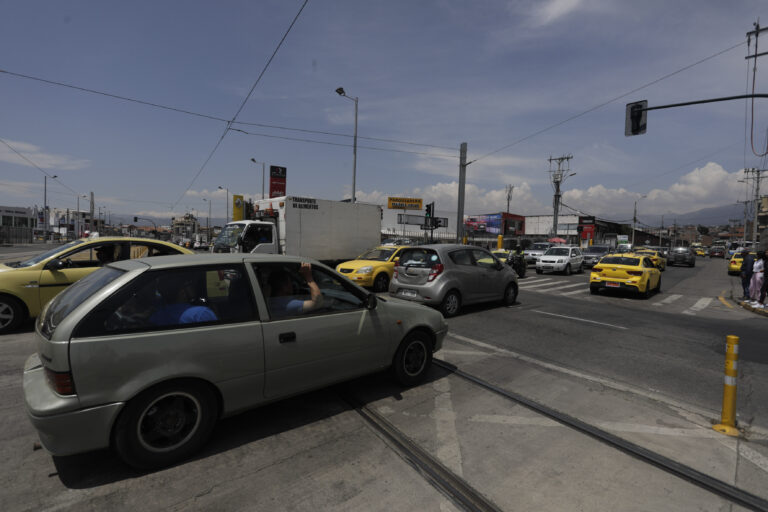 Tres razones que explican el caos vehicular en Cuenca