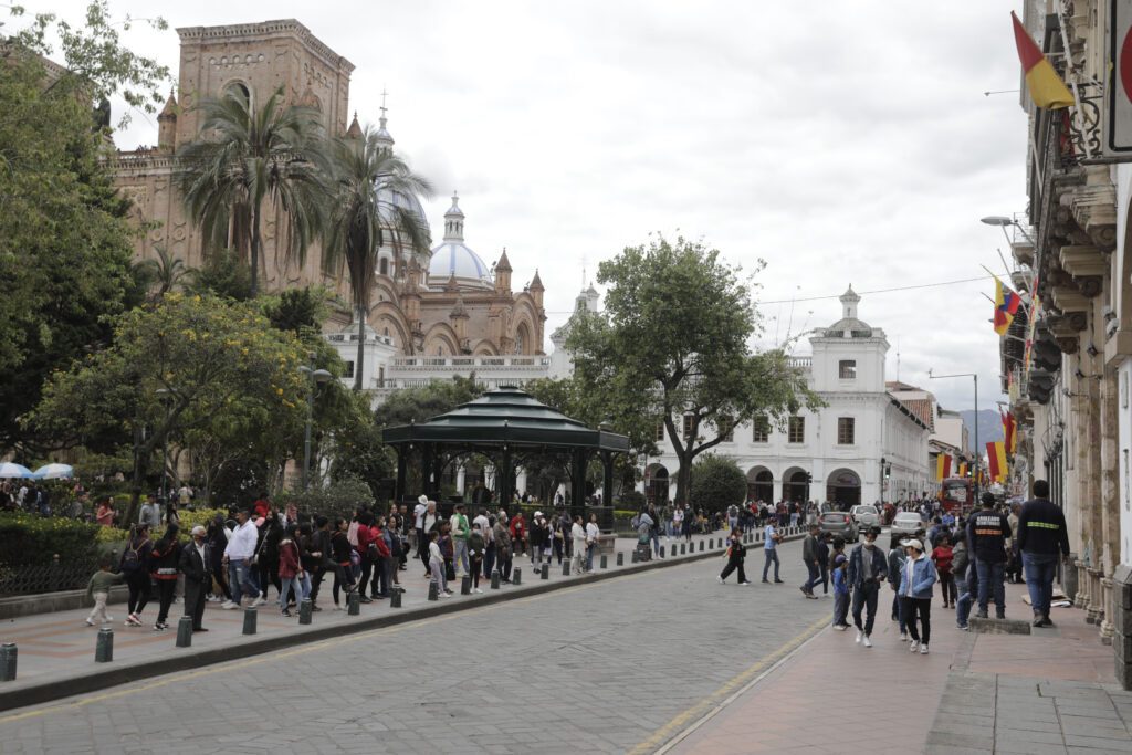Personas disfrutan el feriado