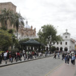 Personas disfrutan el feriado