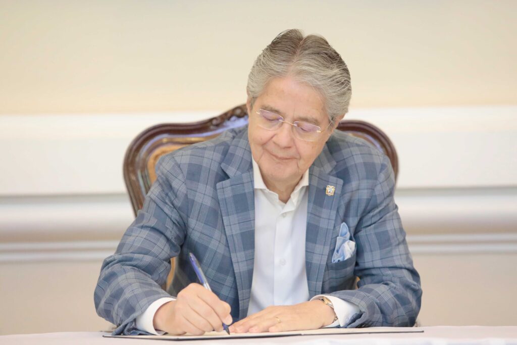 Guillermo Lasso veto loey