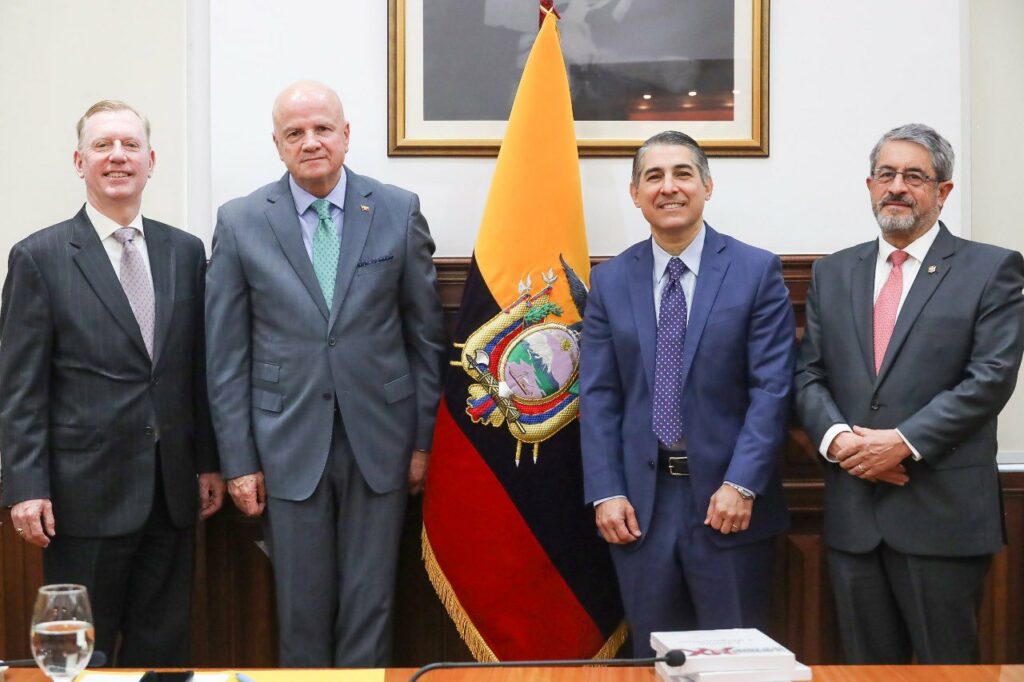 Autoridades de Ecuador y Estados Unidos