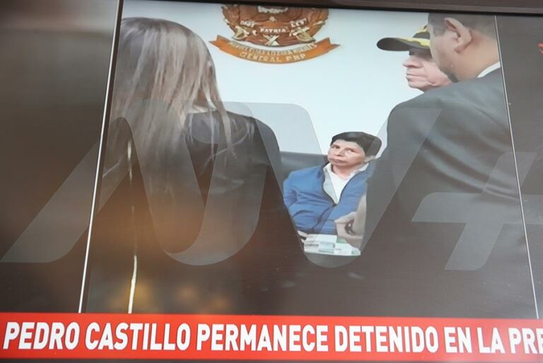 Pedro Castillo, detenido por la Policía tras ser destituido por el Congreso