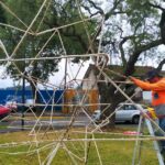 Instalan luces y alegorías en Cuenca