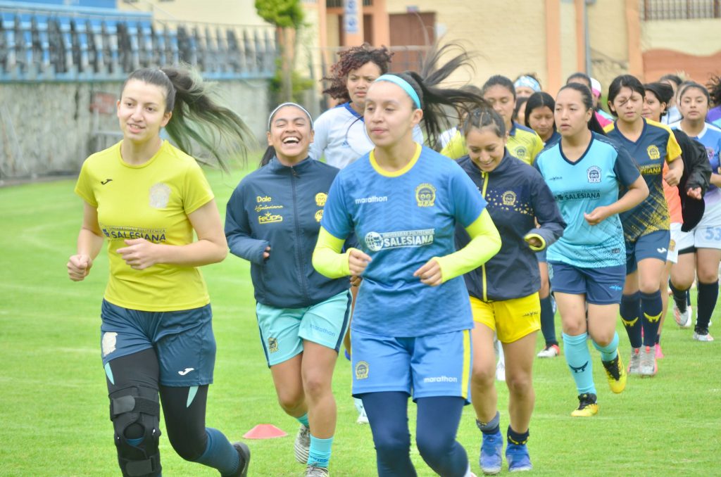 Deportistas que formaron parte del ciclo selectivo realizaron trabajo de adaptación en el Estadio Valeriano Gavinelli. FMV