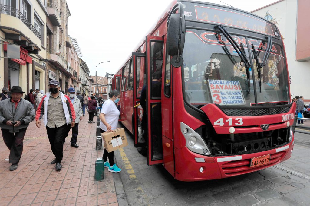 Los transportistas urbanos piden revisión de pasajes