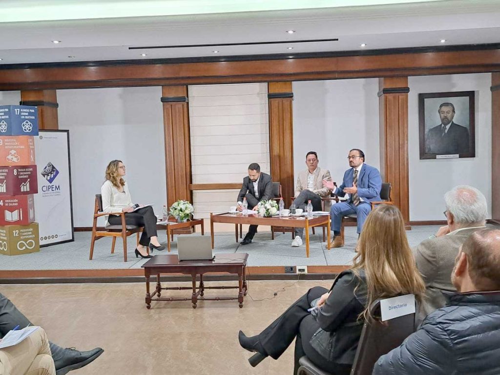 Conversatorio con candidatos a la Alcaldía de Cuenca