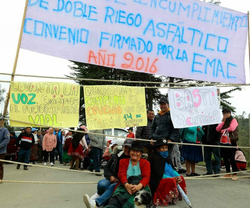 Los habitantes de San Francisco de Mosquera y San Miguel de Puca Cruz protagonizaron un cierre vial en el sector del relleno sanitario de Pichacay. / XCA